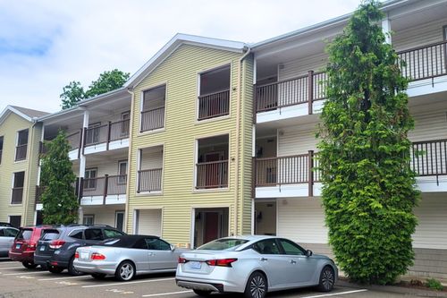 apt-210-3250 Fairfield Ave, Bridgeport, CT, 06605-3271 | Card Image