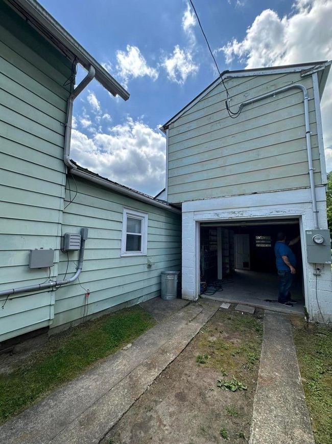 228 Main St, Home with 3 bedrooms, 2 bathrooms and null parking in Hinton WV | Image 23