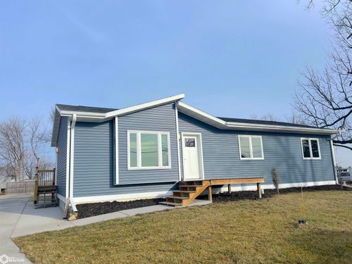 1519 Davis Ave, Grinnell, IA, 50112-2548 | Card Image