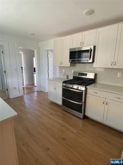 17 Koster St, Wallington, NJ, 07057-1317 | Card Image