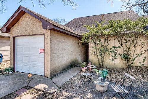 1102 Airline Dr, College Station, TX, 77845-5132 | Card Image