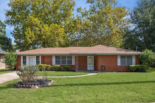 2107 Wayside Dr, Brenham, TX, 77833-5542 | Card Image
