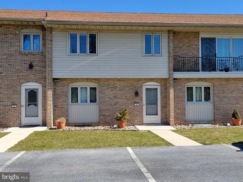 9 Fulton St, AKRON, PA, 17501-1109 | Card Image