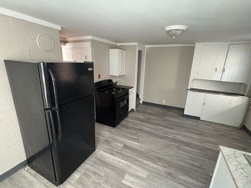 39 Dublin St, Chicopee, MA, 01013-1616 | Card Image