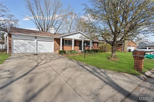 38 Indian Dr, Wood River, IL, 62095-4004 | Card Image