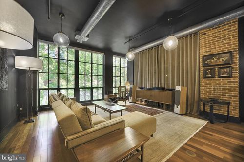 m303-1615 N Queen St, ARLINGTON, VA, 22209-2801 | Card Image