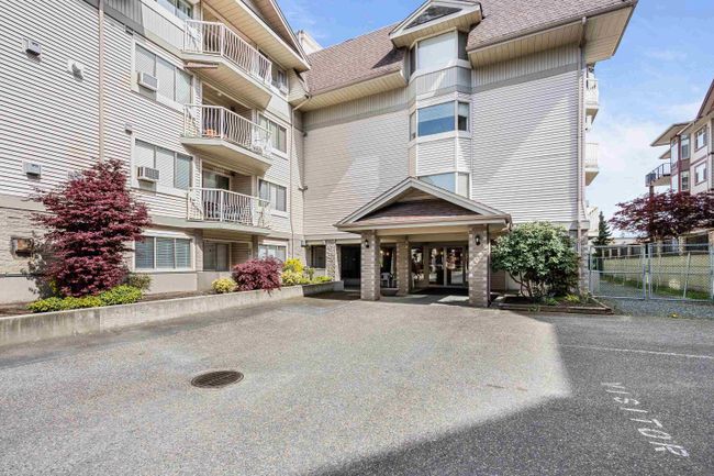 204 - 9186 Edward Street, Condo with 1 bedrooms, 2 bathrooms and 1 parking in Chilliwack BC | Image 2