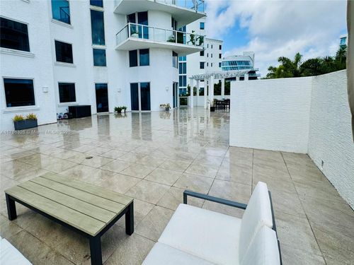 apt-302-3030 Ne 188th St, Aventura, FL, 33180-2858 | Card Image