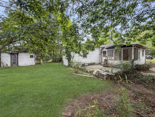 35 N Riley Ave, Mattituck, NY, 11952-1862 | Card Image