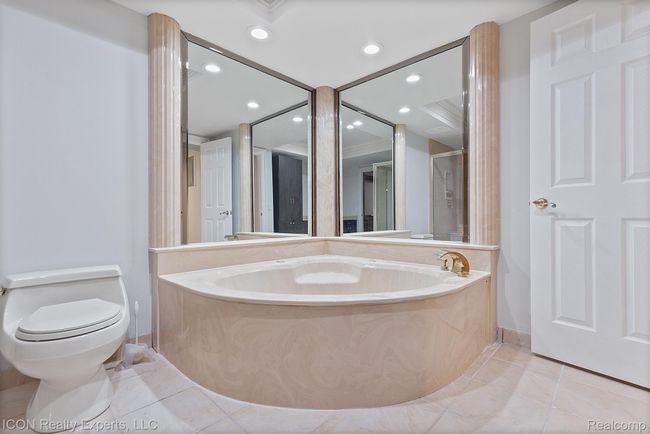 5215 Deer Run Cir, House other with 5 bedrooms, 7 bathrooms and null parking in Orchard Lake MI | Image 37