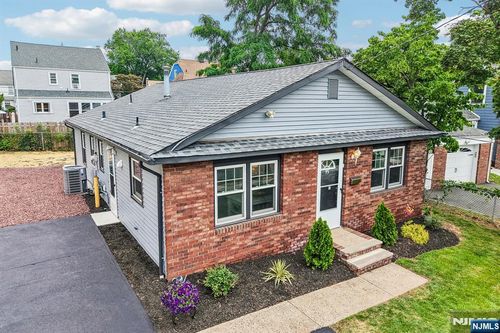 95 Mitchell St, West Orange, NJ, 07052-5105 | Card Image