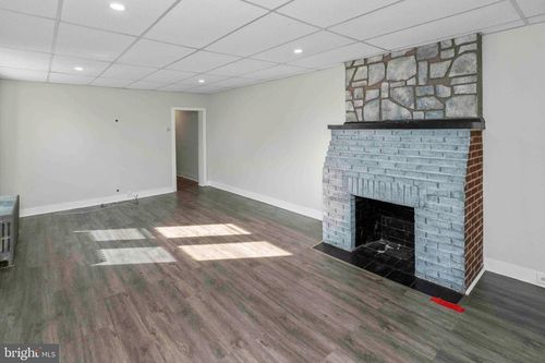 132 W Ridge Rd, MARCUS HOOK, PA, 19061-4103 | Card Image