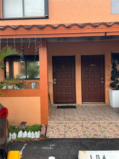38-6370 W 27th Ct, Hialeah, FL, 33016-4391 | Card Image