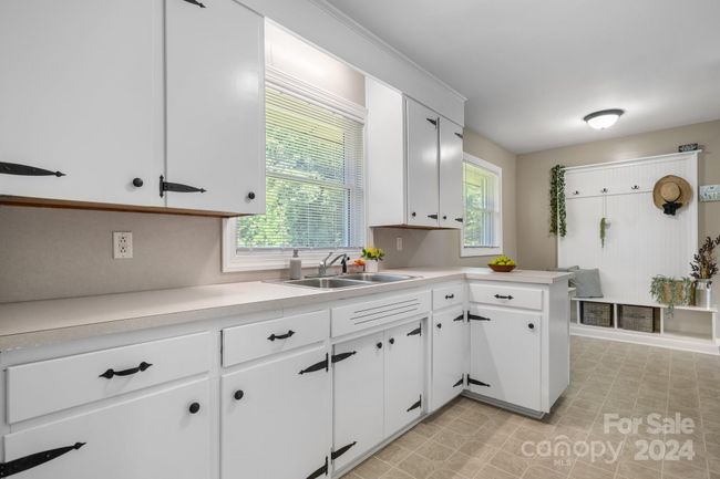1230 2 Nd St Se, House other with 3 bedrooms, 2 bathrooms and null parking in Hickory NC | Image 31