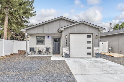 1251 Phillips Cir, Ontario, OR, 97914-3905 | Card Image