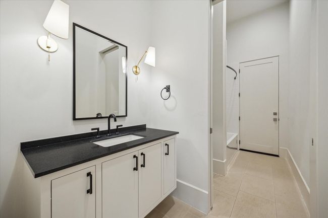 E - 22 E Shady Ln, House other with 5 bedrooms, 5 bathrooms and 3 parking in Houston TX | Image 39