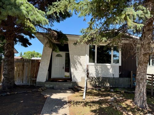 1638 5a Avenue, Wainwright, AB, T9W1W1 | Card Image