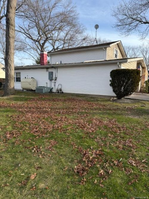 5431 Expressway Dr N, Holtsville, NY, 11742-1317 | Card Image