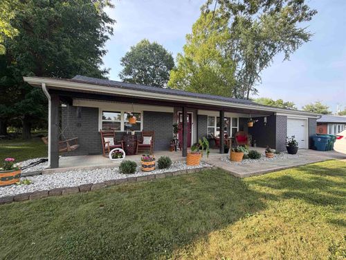 525 Circle Dr, Fairmount, IN, 46928-1965 | Card Image