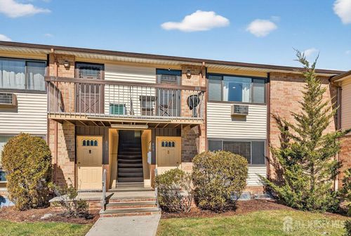 810 Cricket Ln, Woodbridge, NJ, 07095-1567 | Card Image