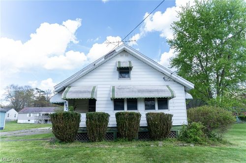 557 Sunshine Ave, Youngstown, OH, 44505-3542 | Card Image