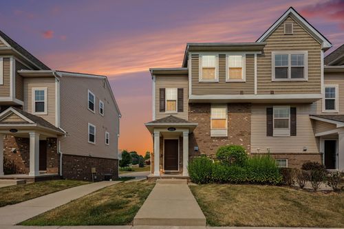 25-4576 Bradley Cir, Troy, MI, 48085-5107 | Card Image