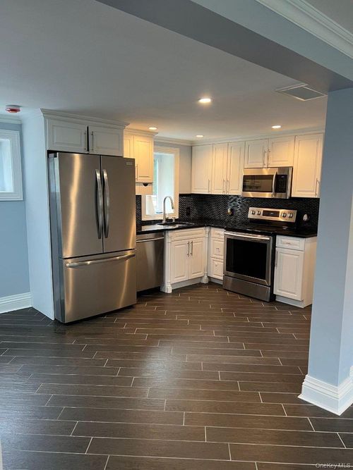 105 Ridge Rd, Wheatley Heights, NY, 11798-1052 | Card Image