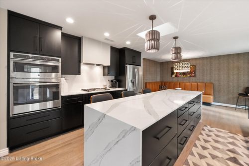 1430 Oakmont Cir, Shelbyville, KY, 40065-9036 | Card Image