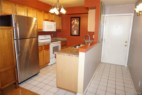 apt-1-27991 Rollcrest Rd, Farmington Hills, MI, 48334-4063 | Card Image