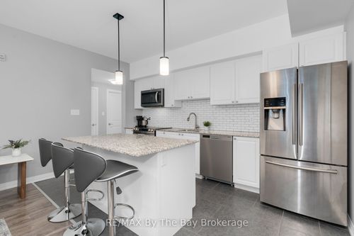 309-300 Essa Rd, Barrie, ON, L9J0B9 | Card Image
