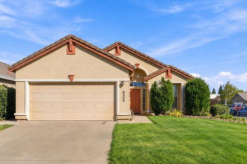 9205 Irish Gold Way, Sacramento, CA, 95826 | Card Image