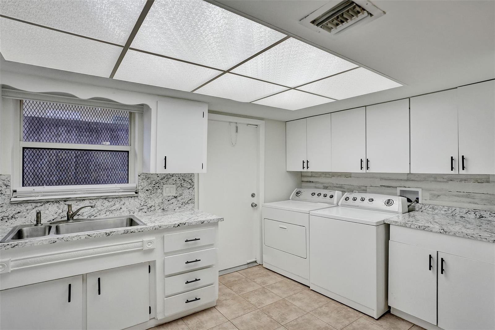 Residential Lease in Oakland Park 5