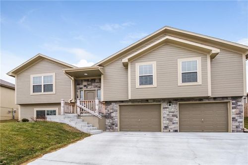 1305 Nw Hilltop Ln, Grain Valley, MO, 64029-7718 | Card Image