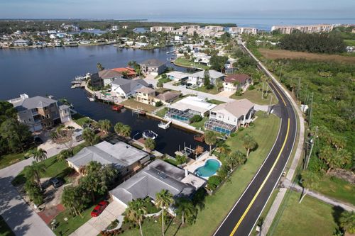 5024 Miller Bayou Dr, PORT RICHEY, FL, 34668-6228 | Card Image