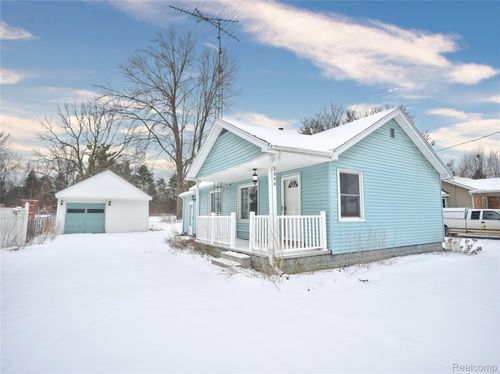 2296 Russell St, Grand Blanc, MI, 48439-4220 | Card Image