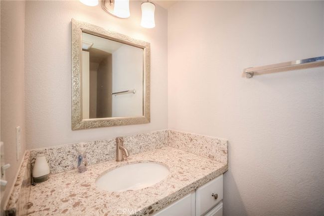 803 Maplewood, Condo with 2 bedrooms, 3 bathrooms and 2 parking in Irvine CA | Image 19