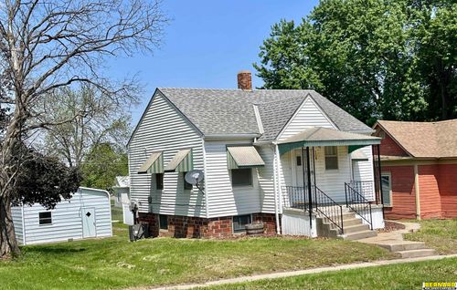 708 Central Ave, Auburn, NE, 68305-1612 | Card Image