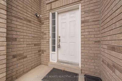 33 Cedarvalley Blvd, House attached with 3 bedrooms, 4 bathrooms and 3 parking in Brampton ON | Image 2