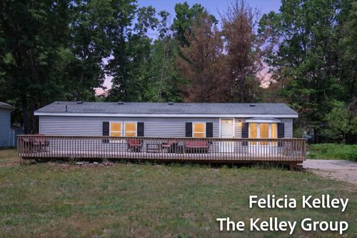 17158 Seneca Court, Howard City, MI, 49329 | Card Image