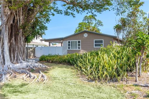 547 101st Ave, Naples, FL, 34108-3202 | Card Image