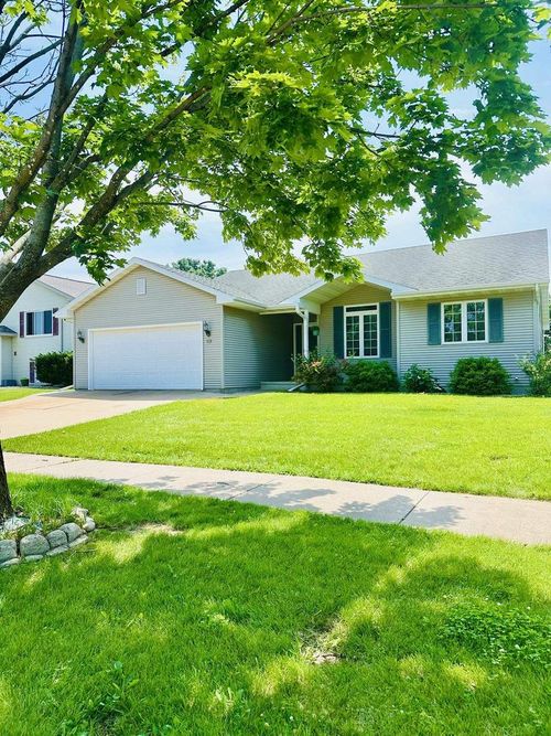 855 Christian Drive, OSHKOSH, WI, 54901 | Card Image