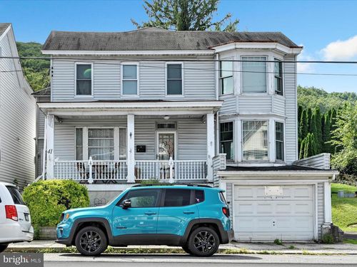 41 E Catawissa St, Nesquehoning, PA, 18240-1602 | Card Image