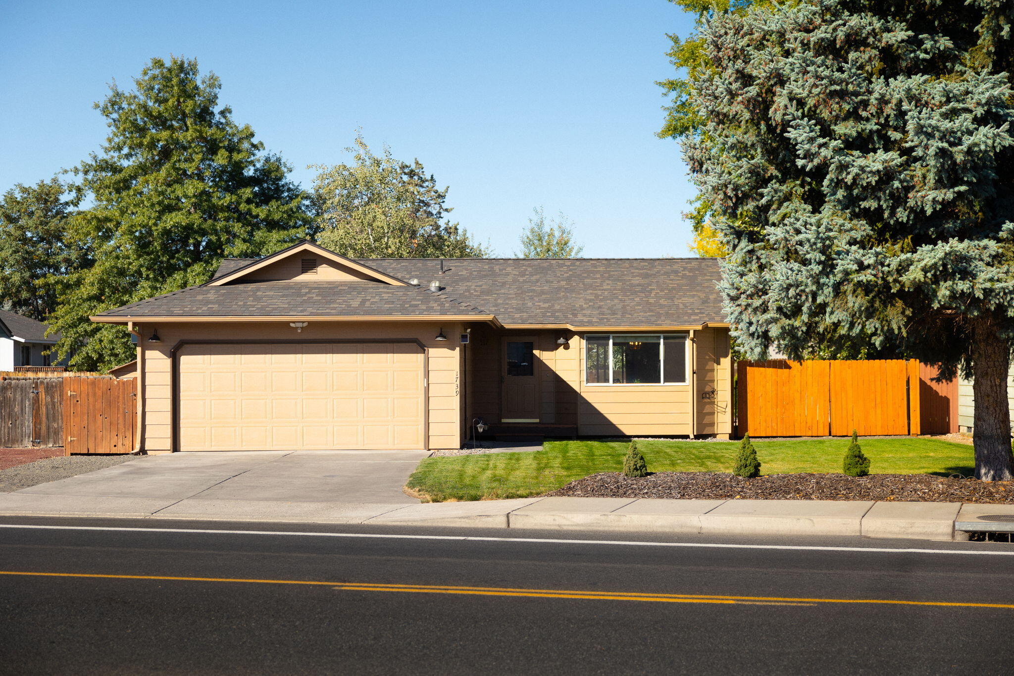 27th St, Redmond, OR 97756