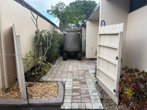 15003 Coconut Ct, Miami Lakes, FL, 33014-2532 | Card Image