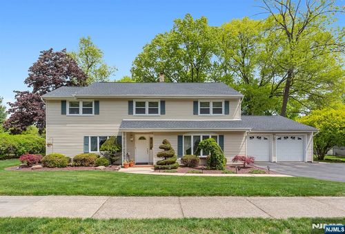16 Barbara Way, Wayne, NJ, 07470-3827 | Card Image