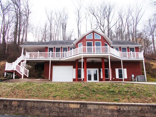 696 Stirling Rd, Camden, TN, 38320-7734 | Card Image