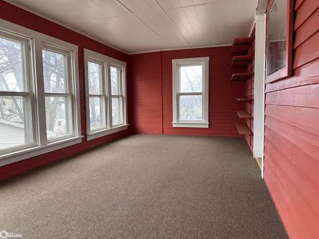 211 S Garfield Ave, Home with 3 bedrooms, 2 bathrooms and 2 parking in Burlington IA | Image 21
