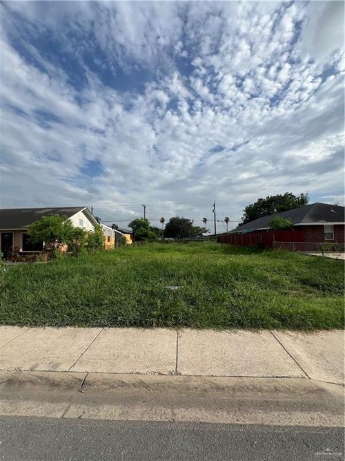 2117 W Hackberry Ave, McAllen, TX, 78501-6813 | Card Image