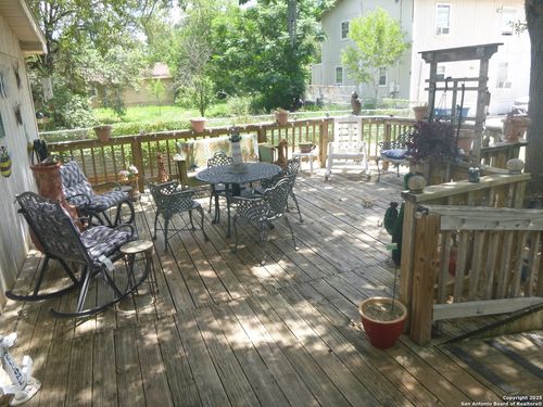 1121 Plum St, Floresville, TX, 78114-1727 | Card Image