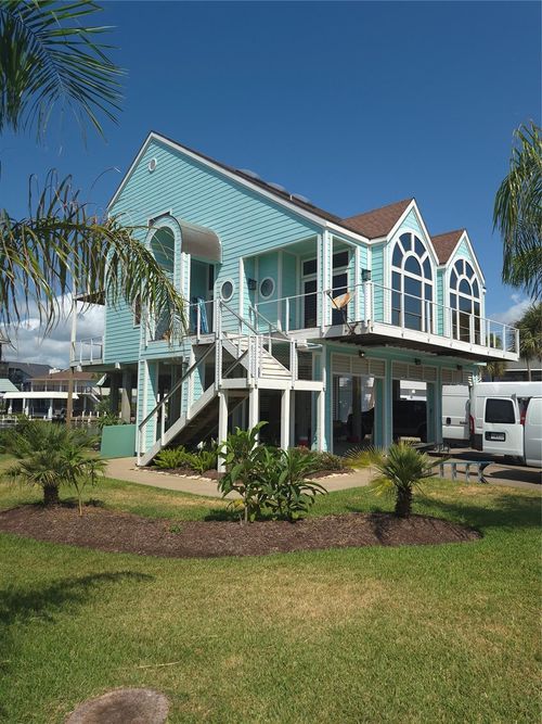 129 Quayside Dr, Tiki Island, TX, 77554-6193 | Card Image